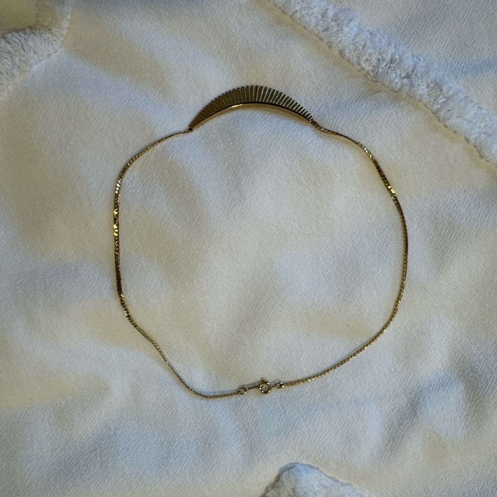 Avon Gold Serpentine Necklace